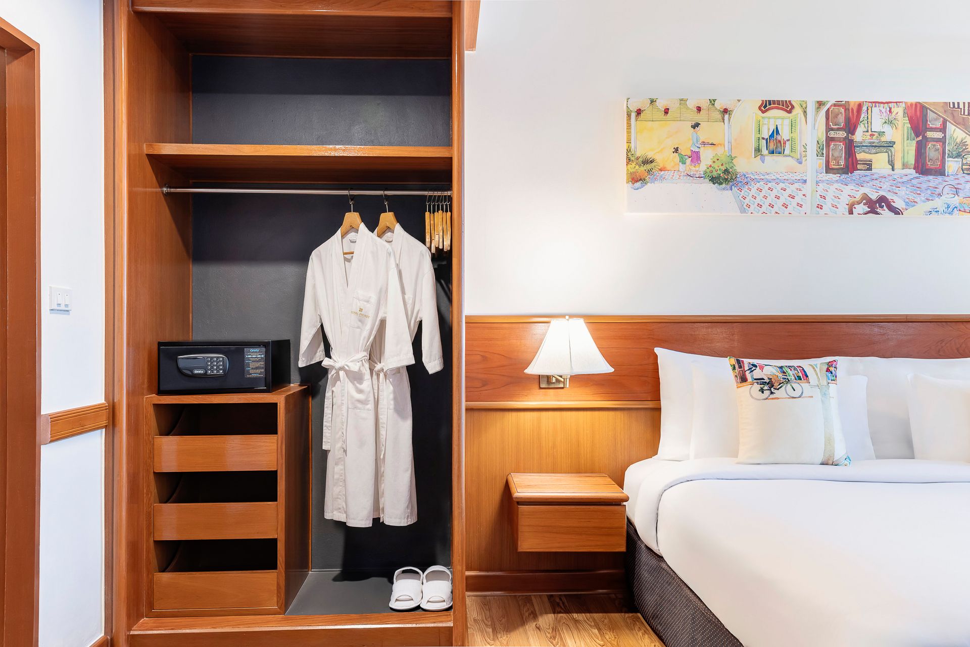room detail thumbnail 2