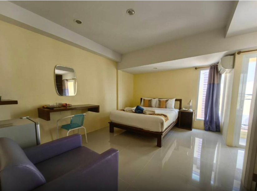 room detail thumbnail 2