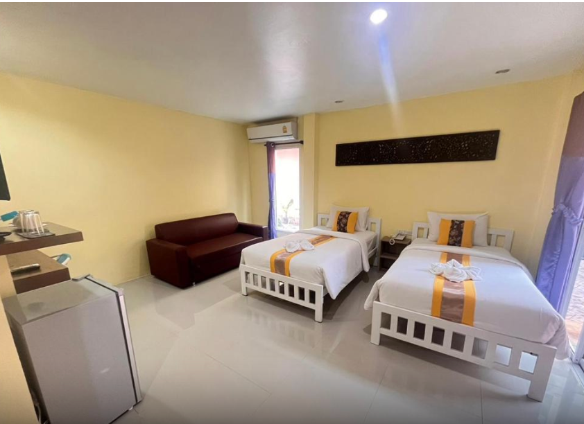 room detail thumbnail 1