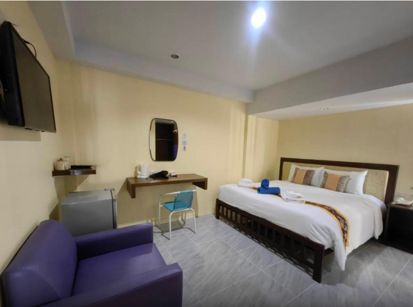 room detail thumbnail 1