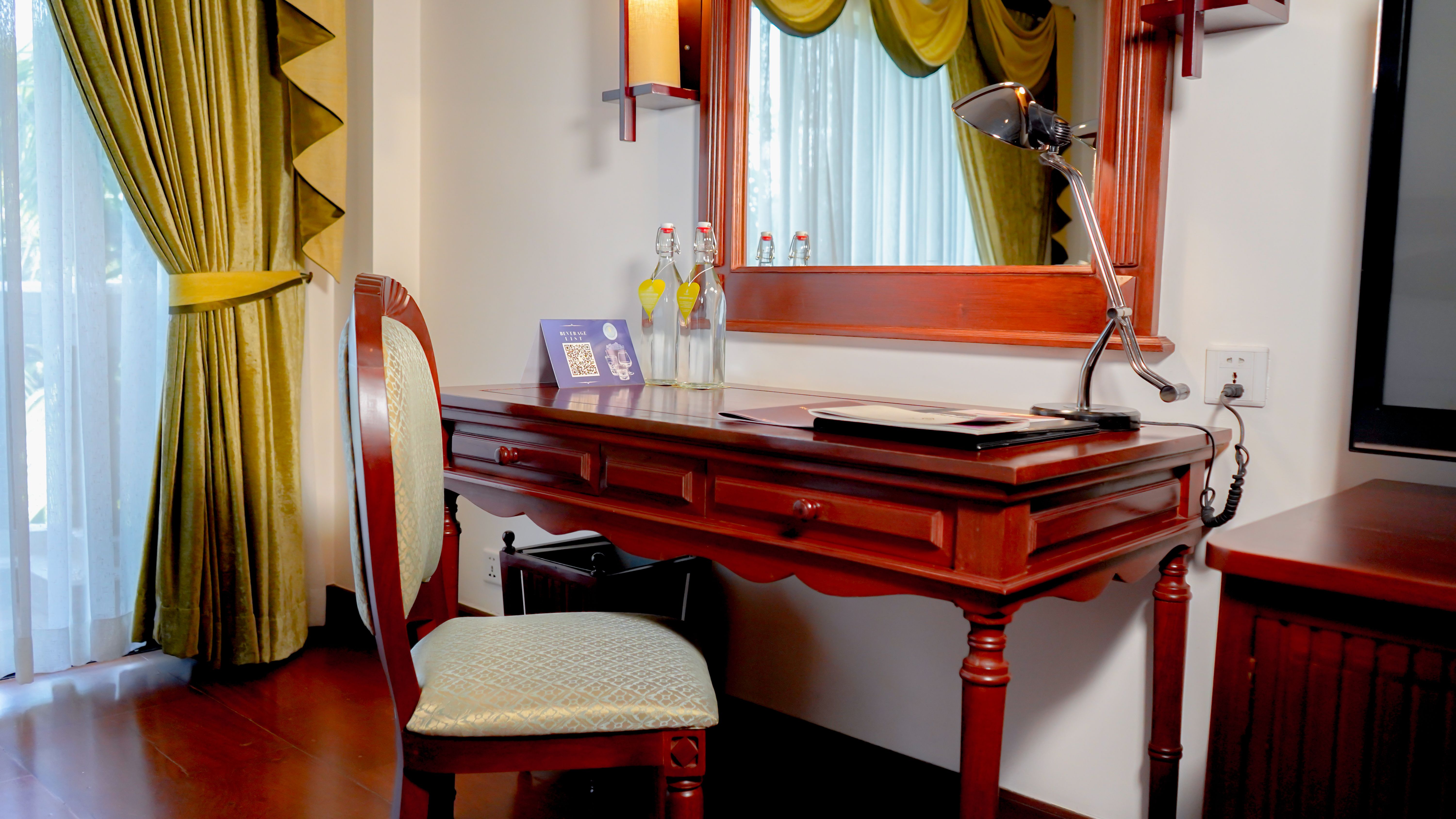 room detail thumbnail 2