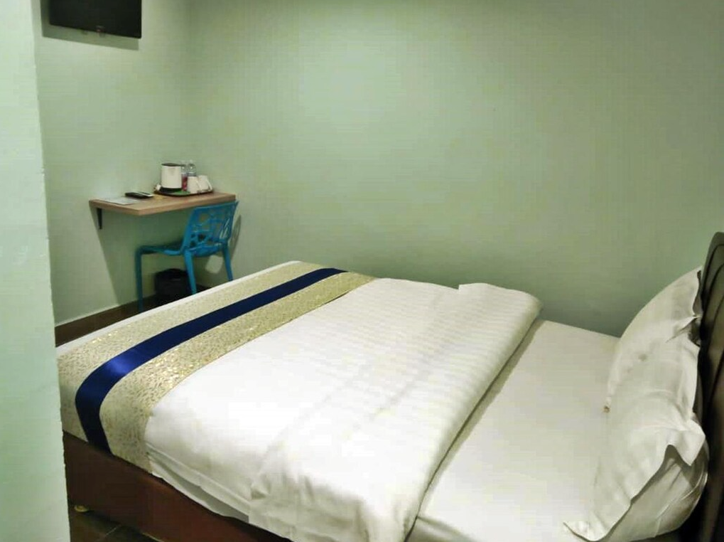 room detail thumbnail 2