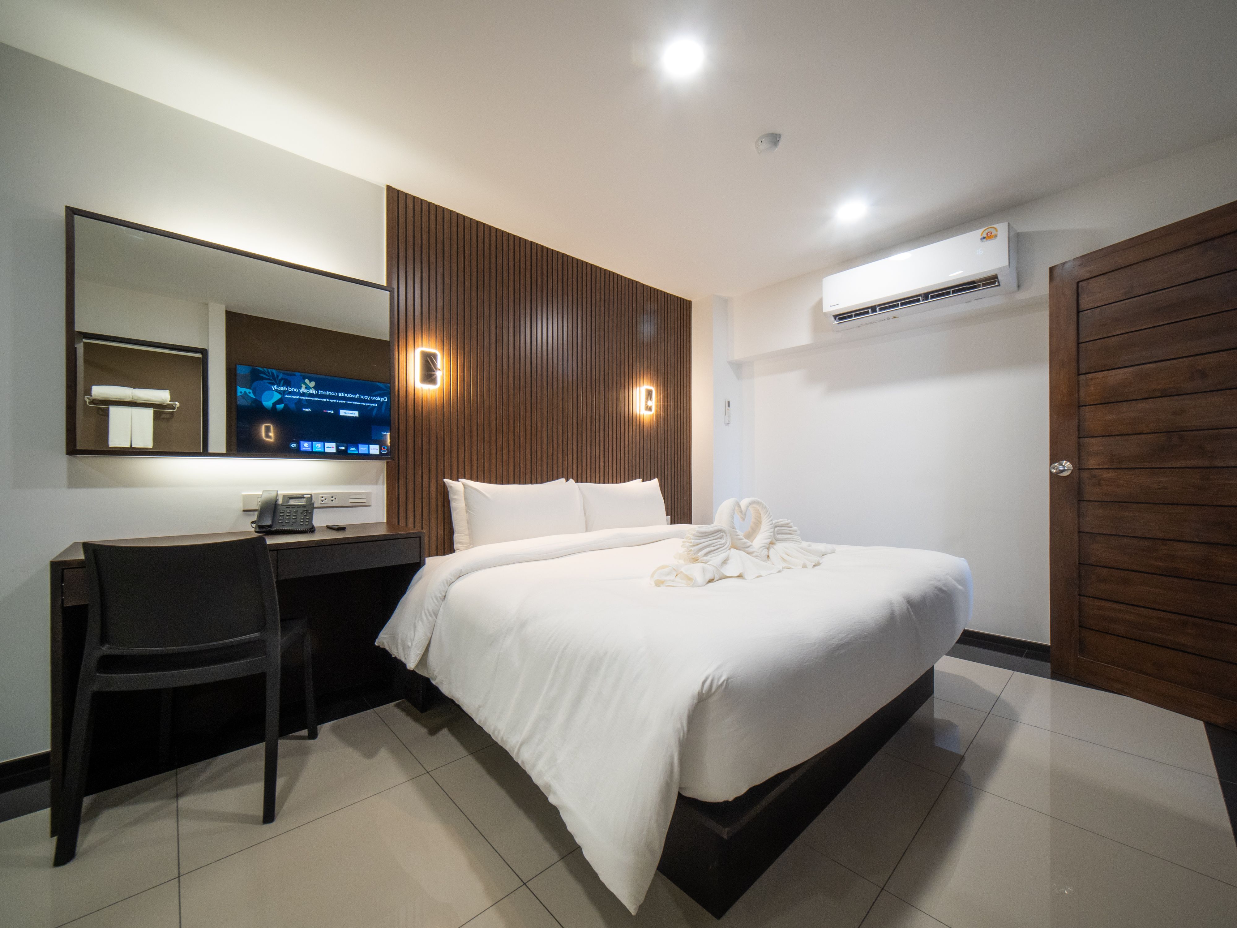 room detail thumbnail 1