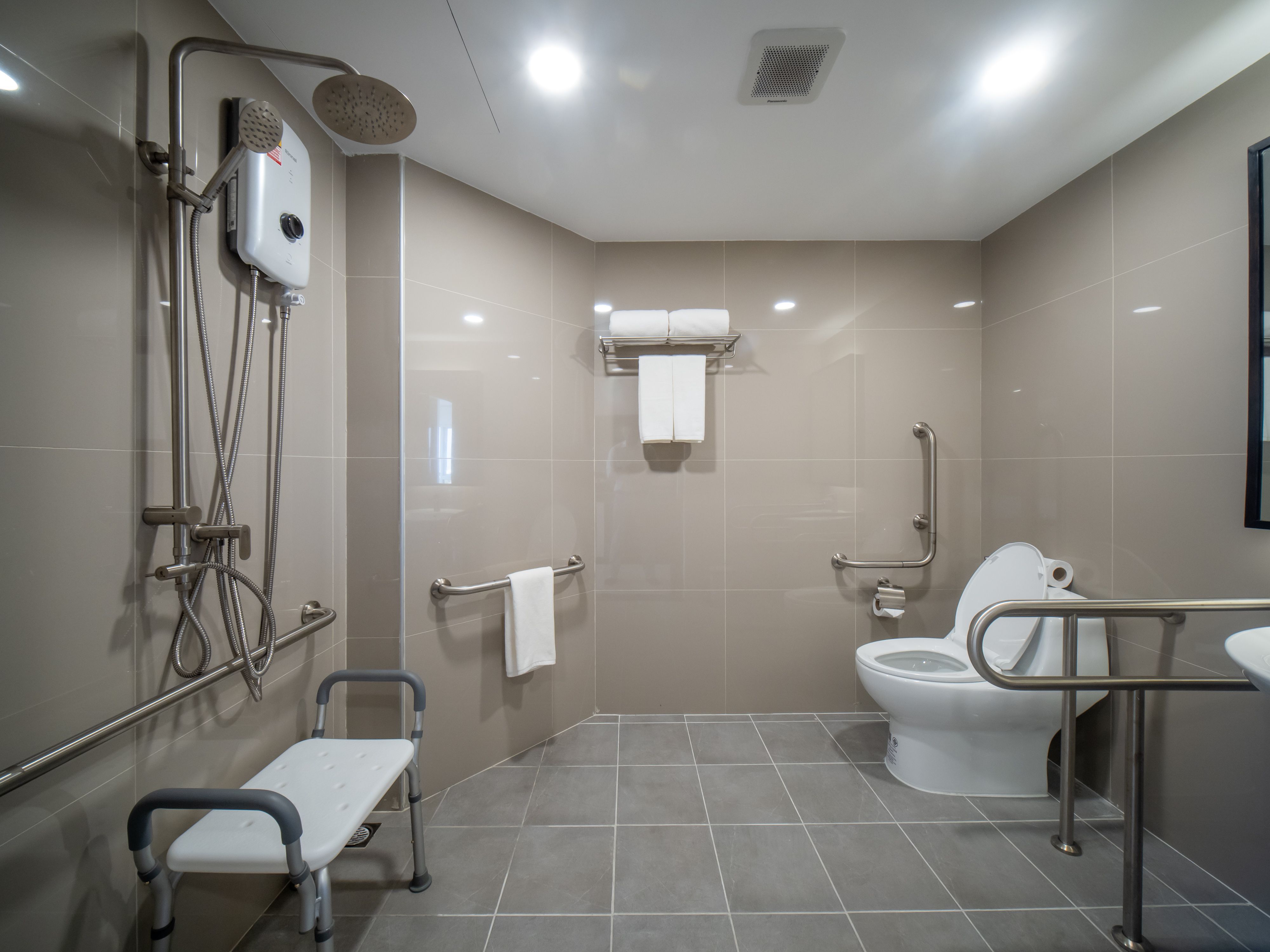 room detail thumbnail 2