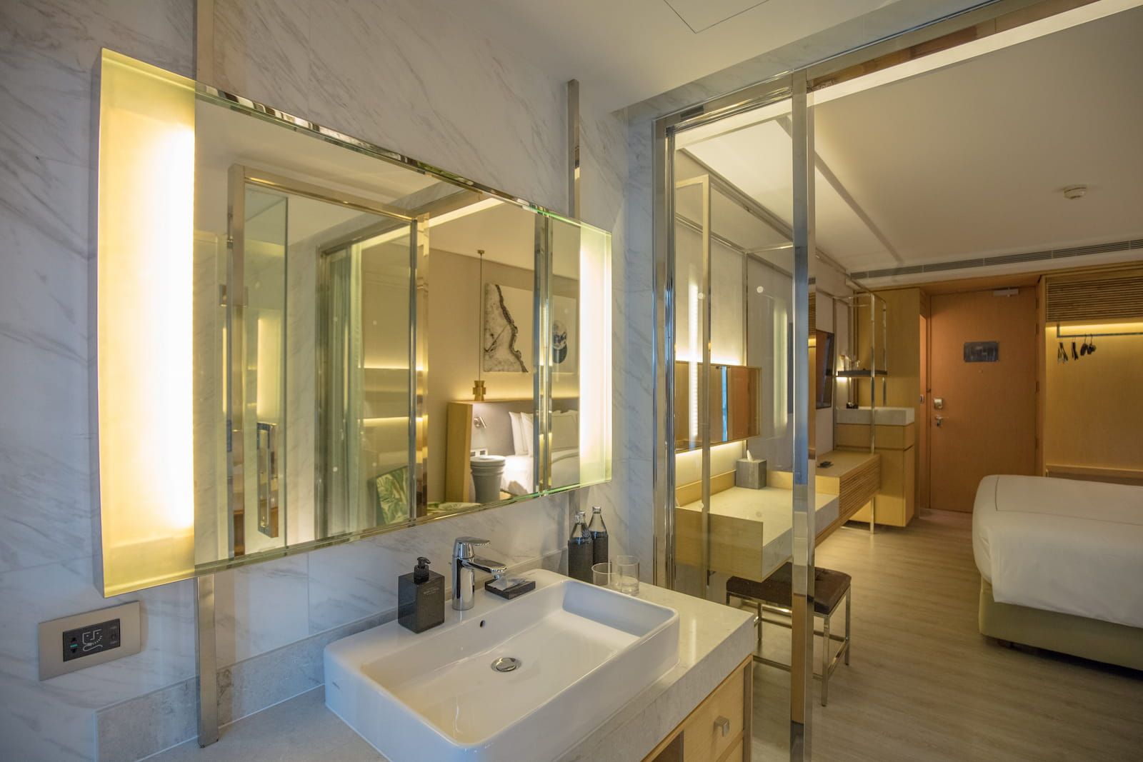 room detail thumbnail 1