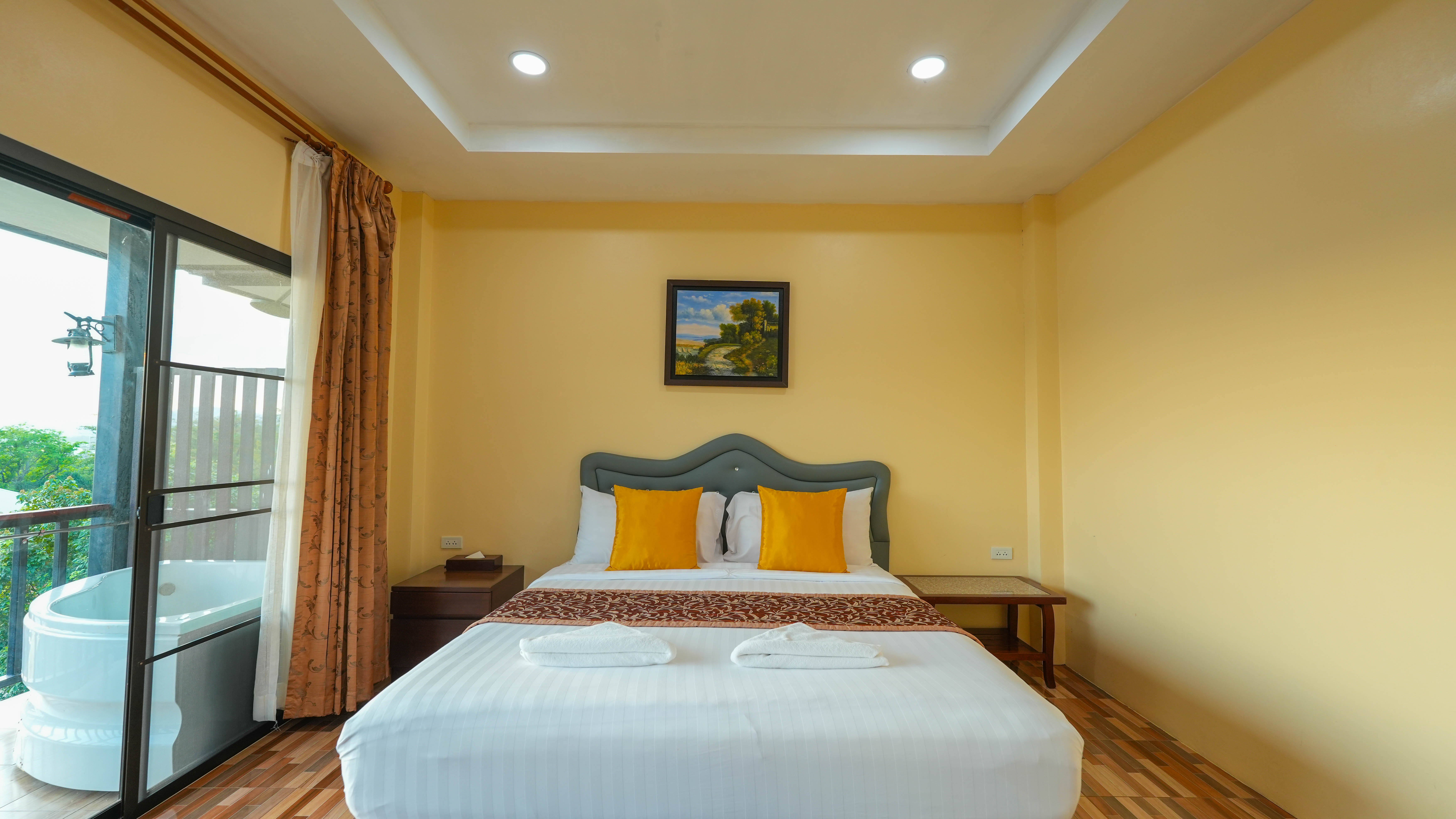 room detail thumbnail 1