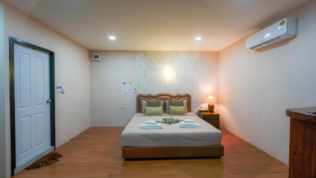 room detail thumbnail 1