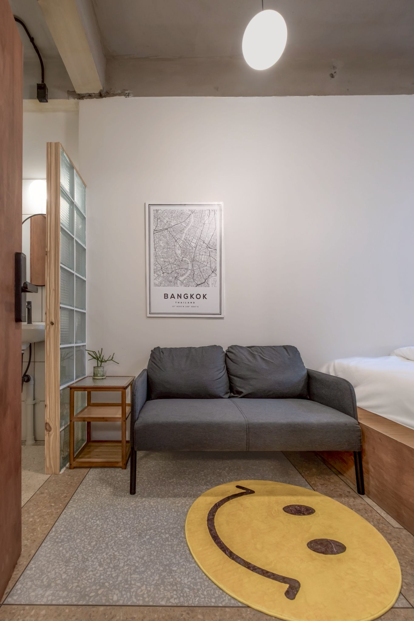 room detail thumbnail 2