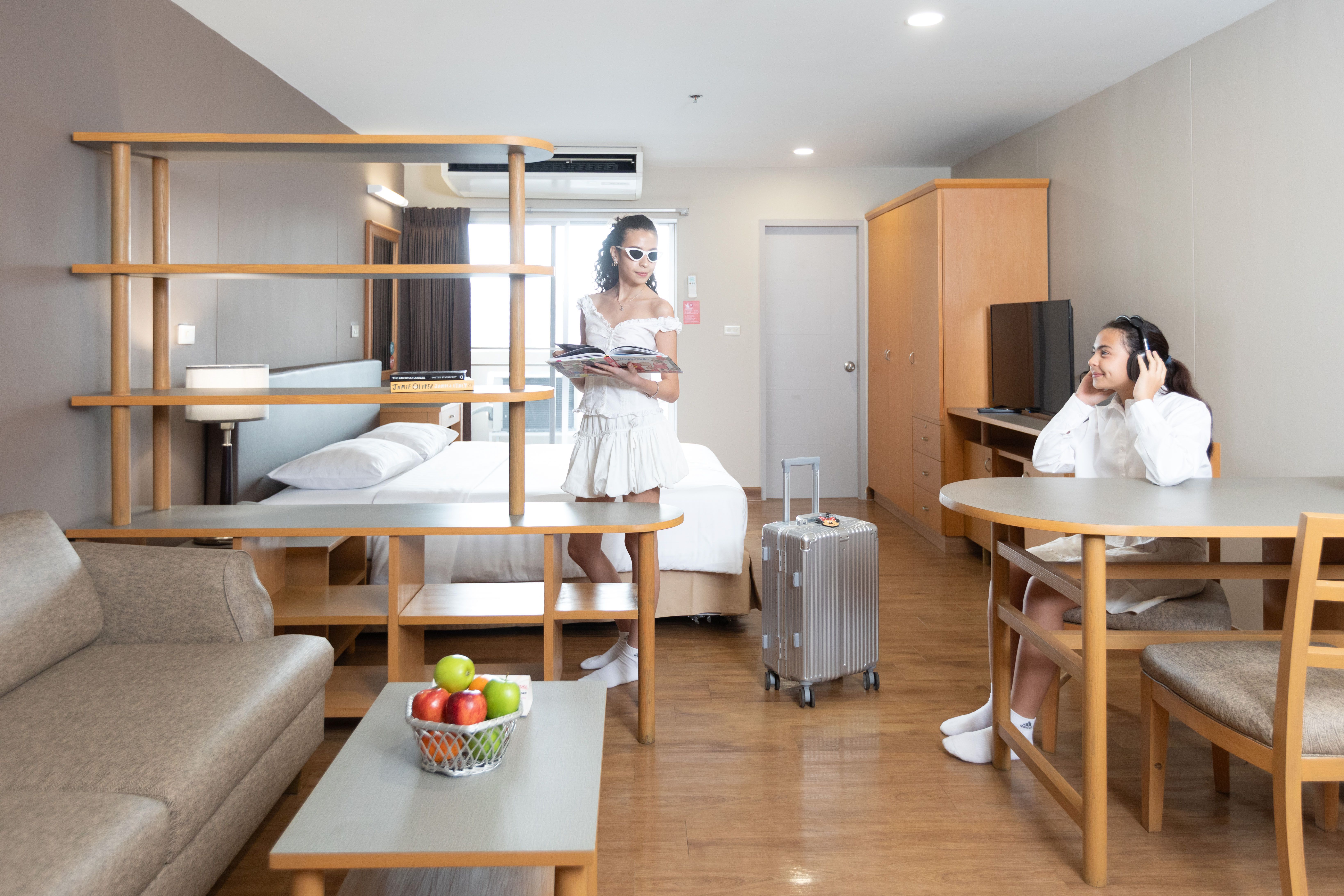 room detail thumbnail 1