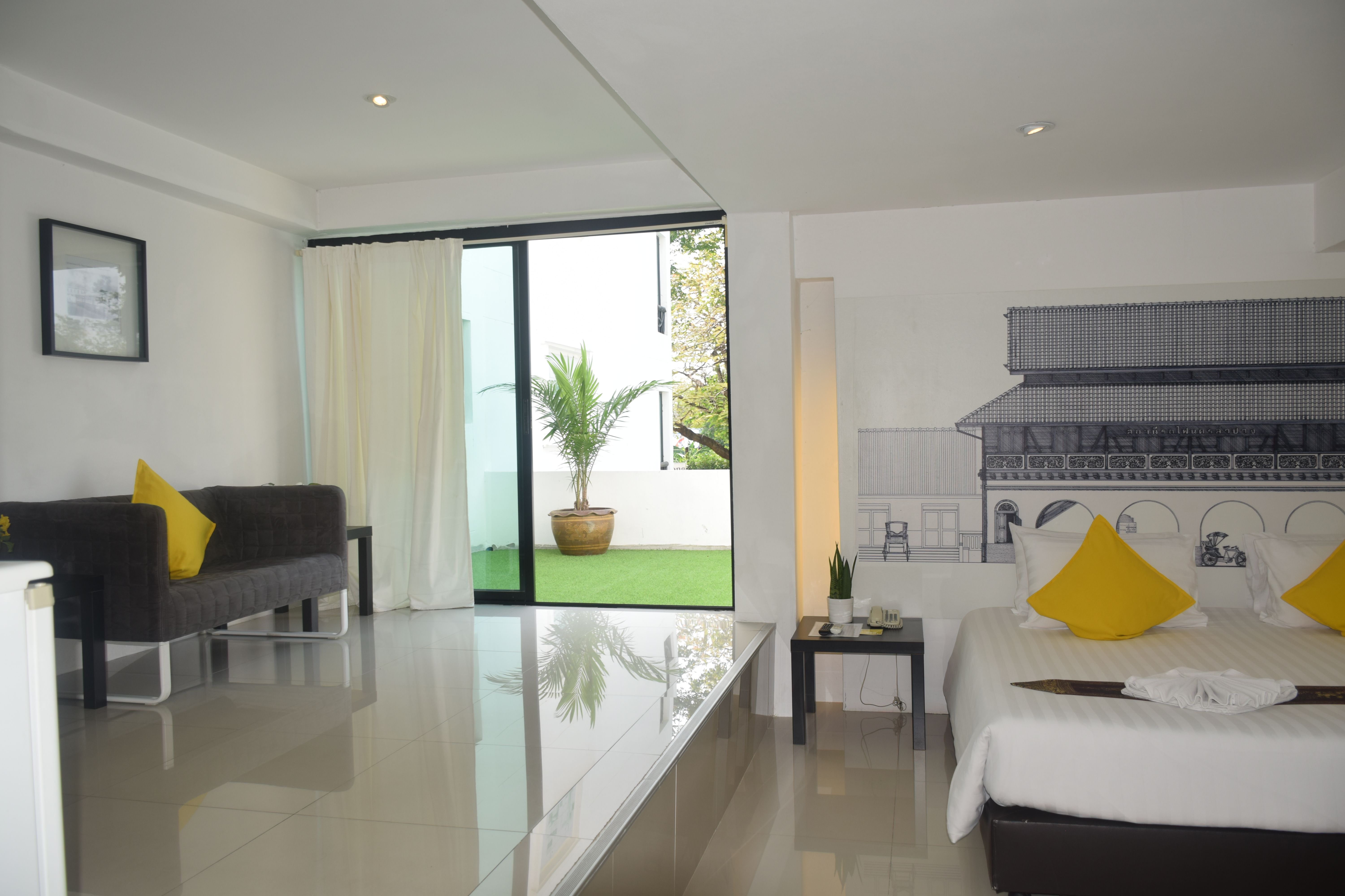 room detail thumbnail 2