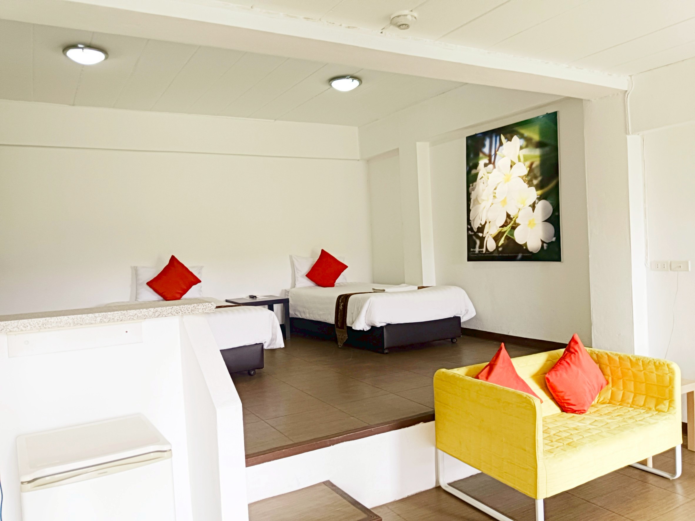 room detail thumbnail 2