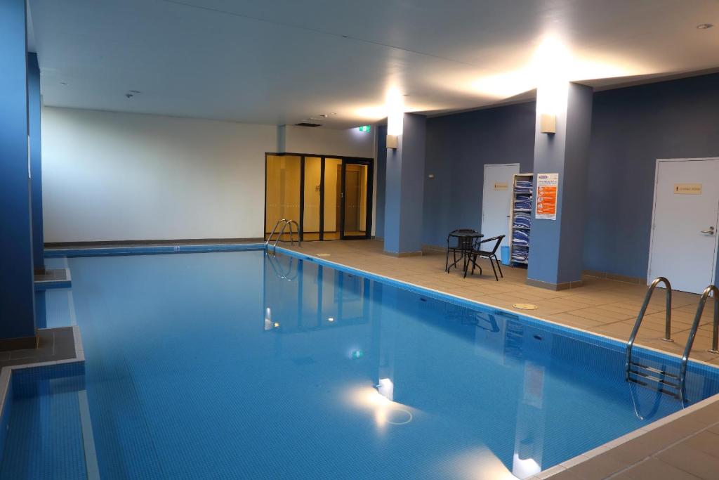 room detail thumbnail 1