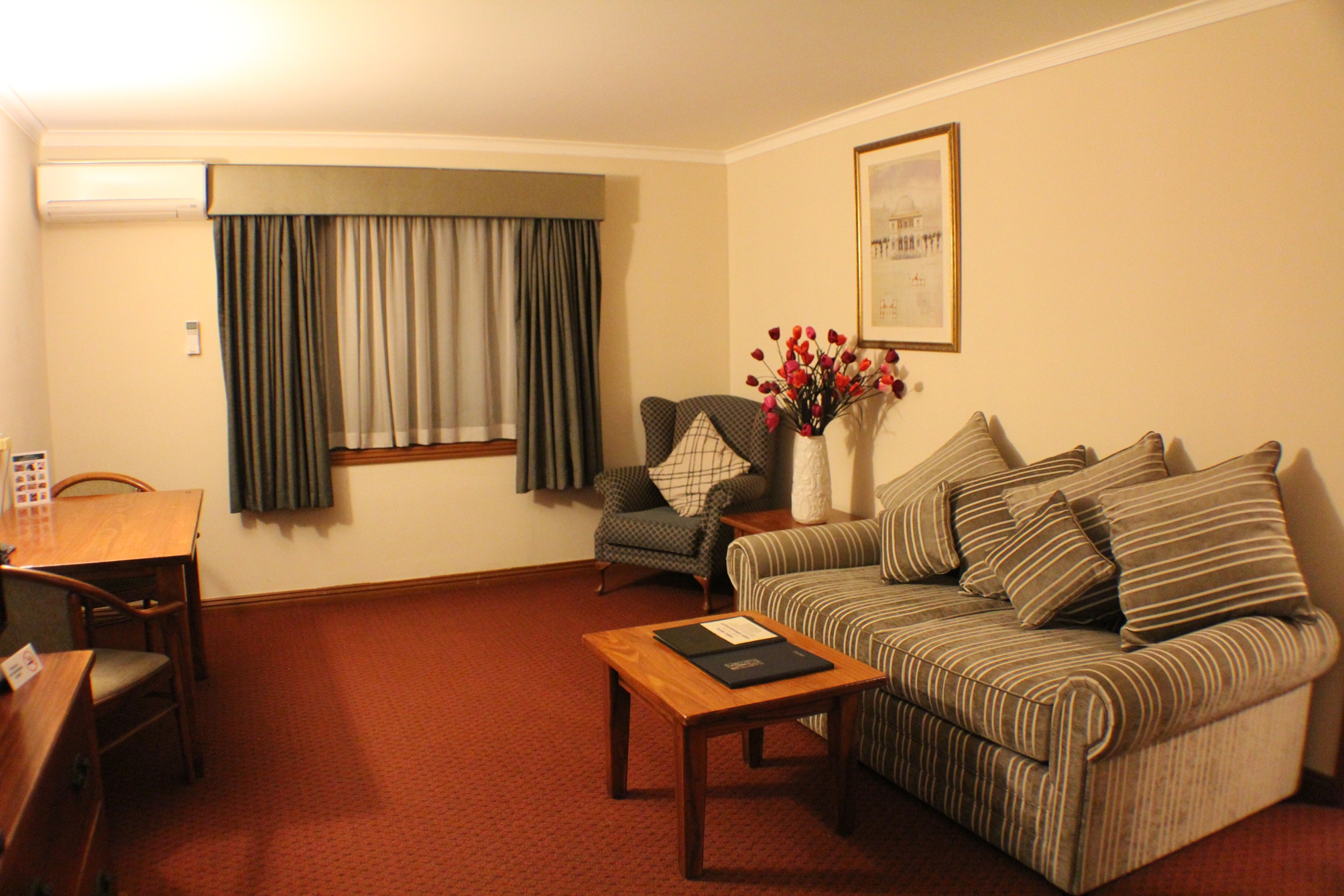 room detail thumbnail 2