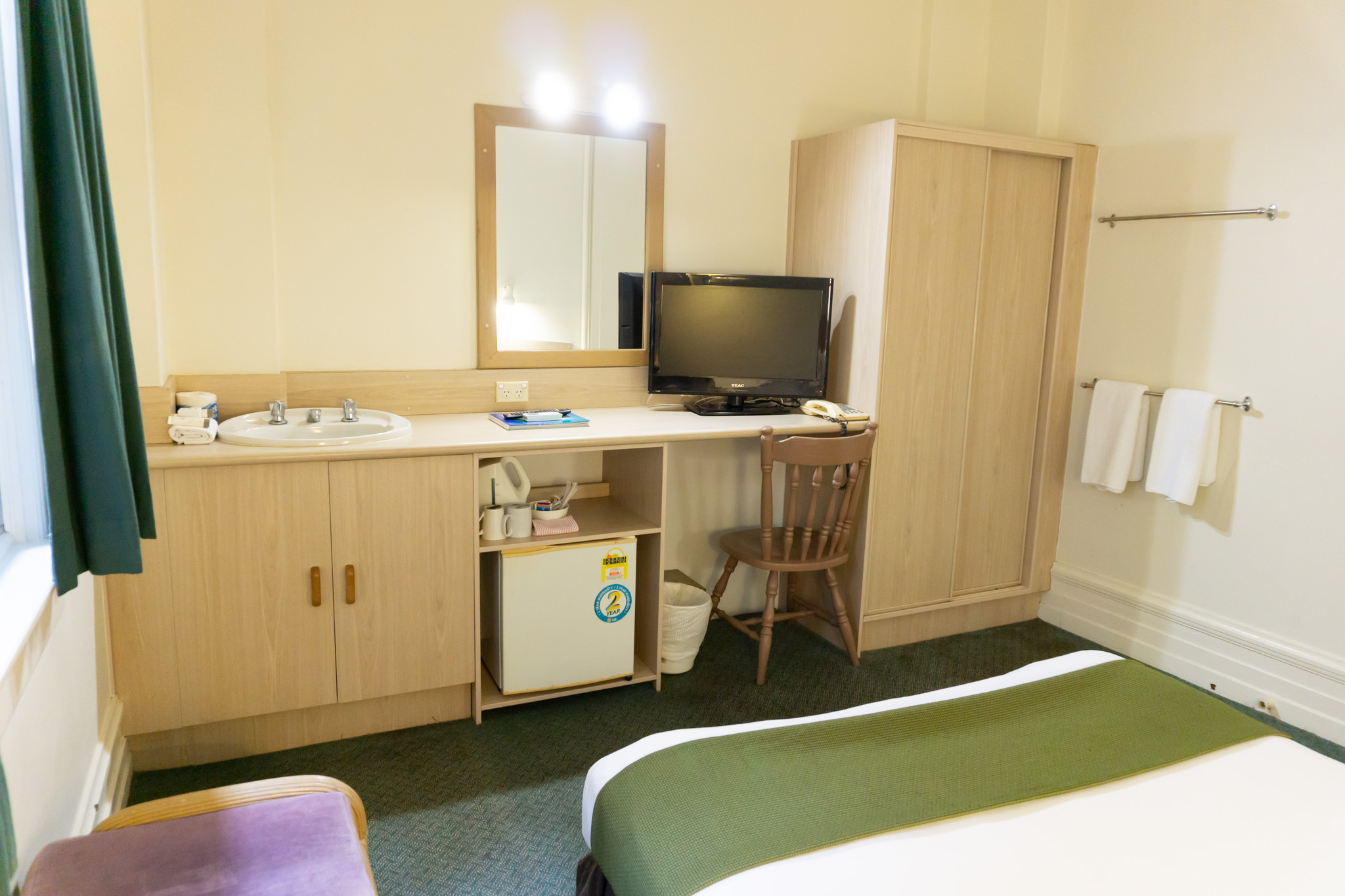 room detail thumbnail 2