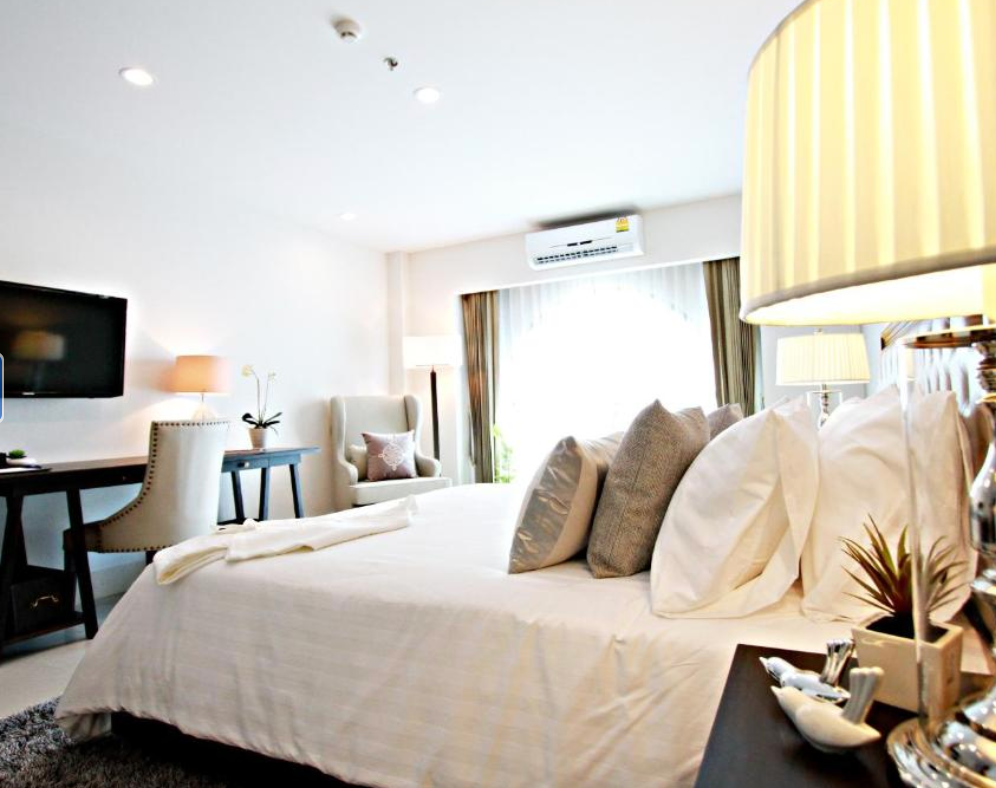 room detail thumbnail 1