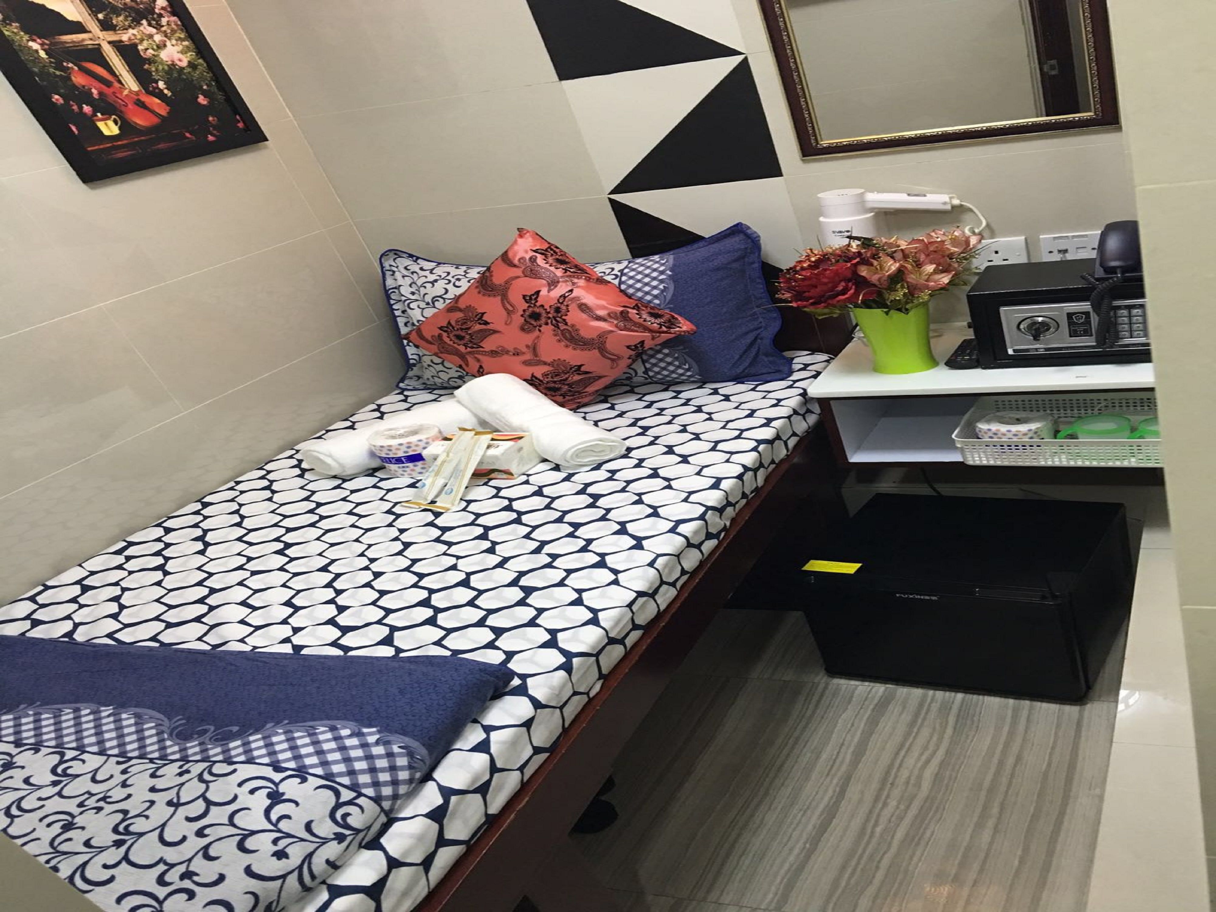 room detail thumbnail 1