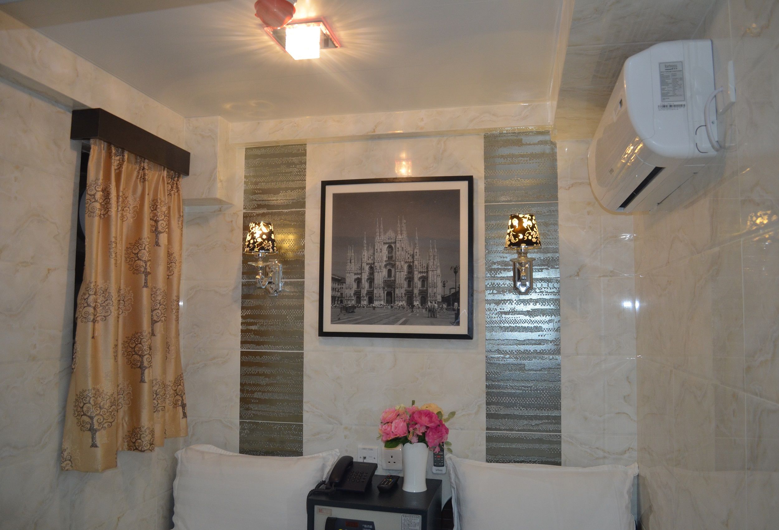 room detail thumbnail 2