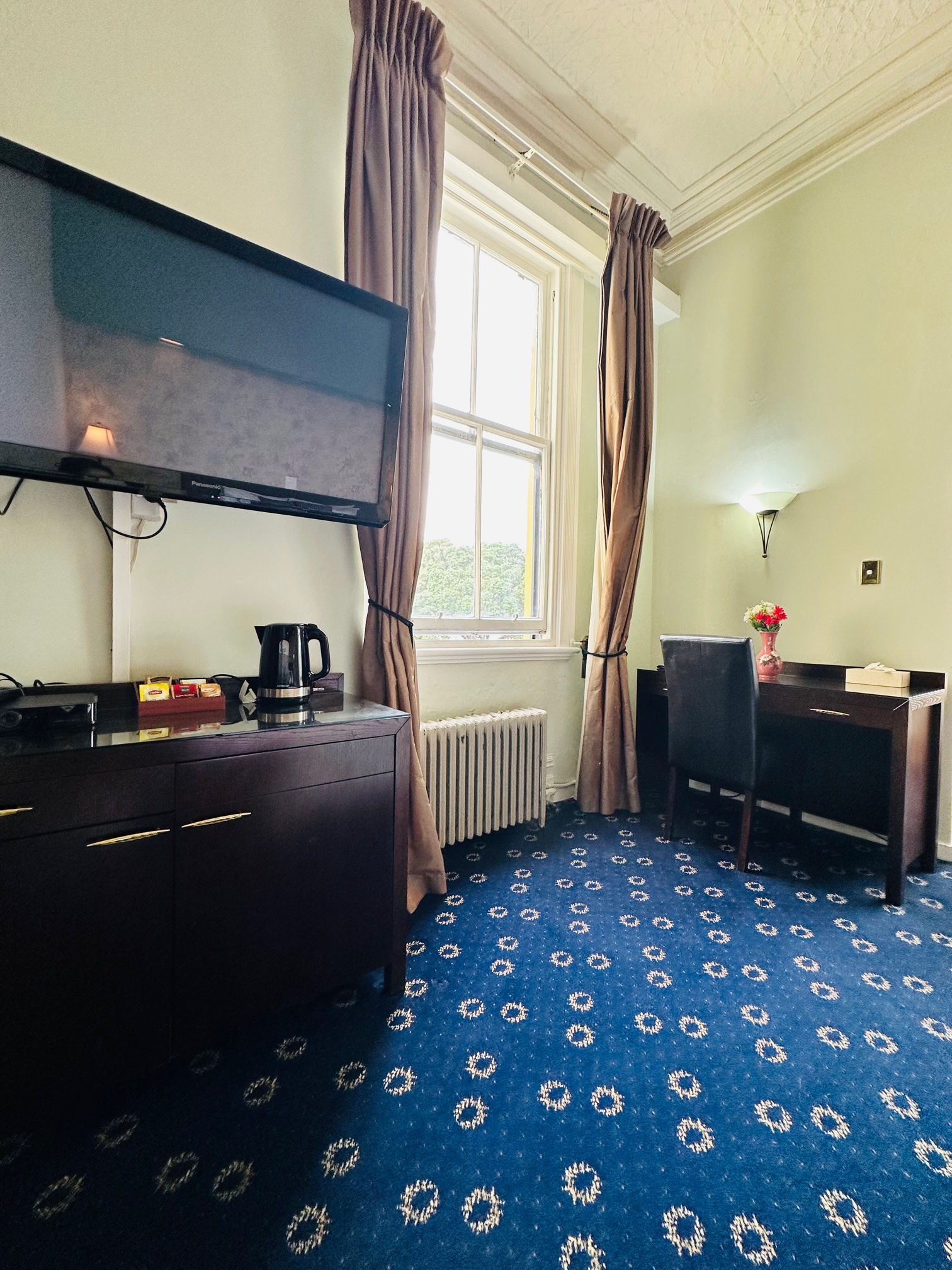 room detail thumbnail 2