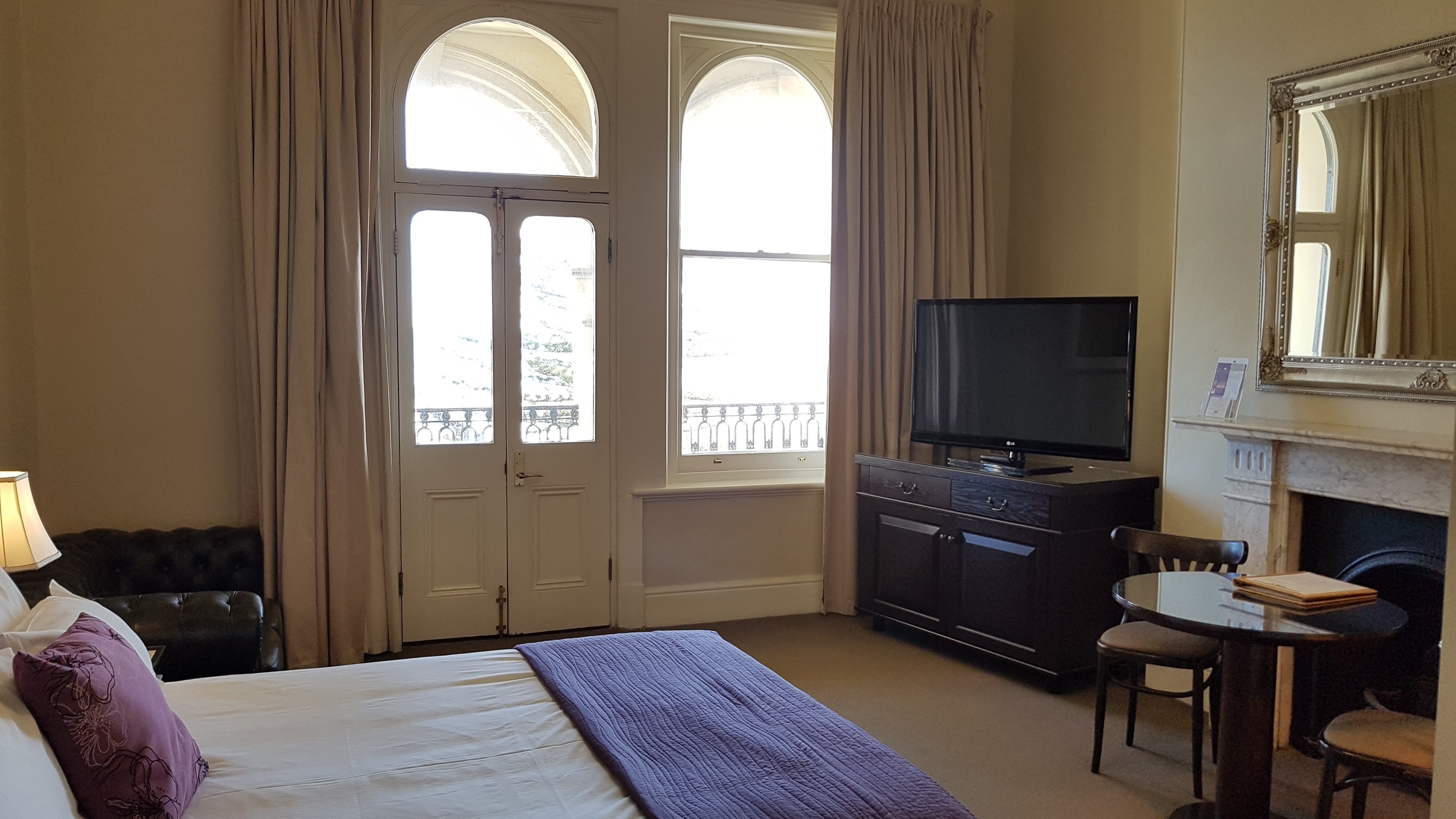 room detail thumbnail 2