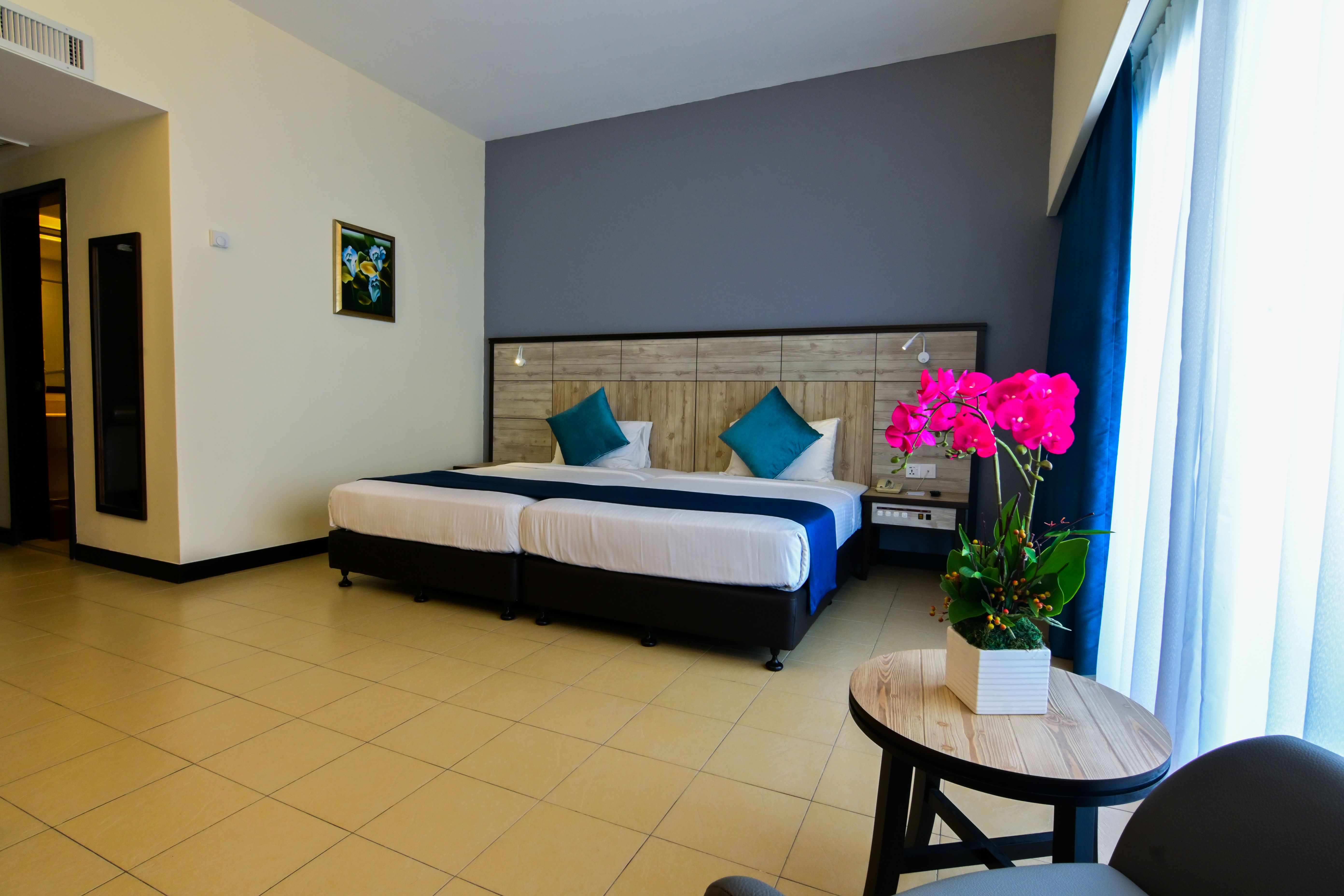 room detail thumbnail 1
