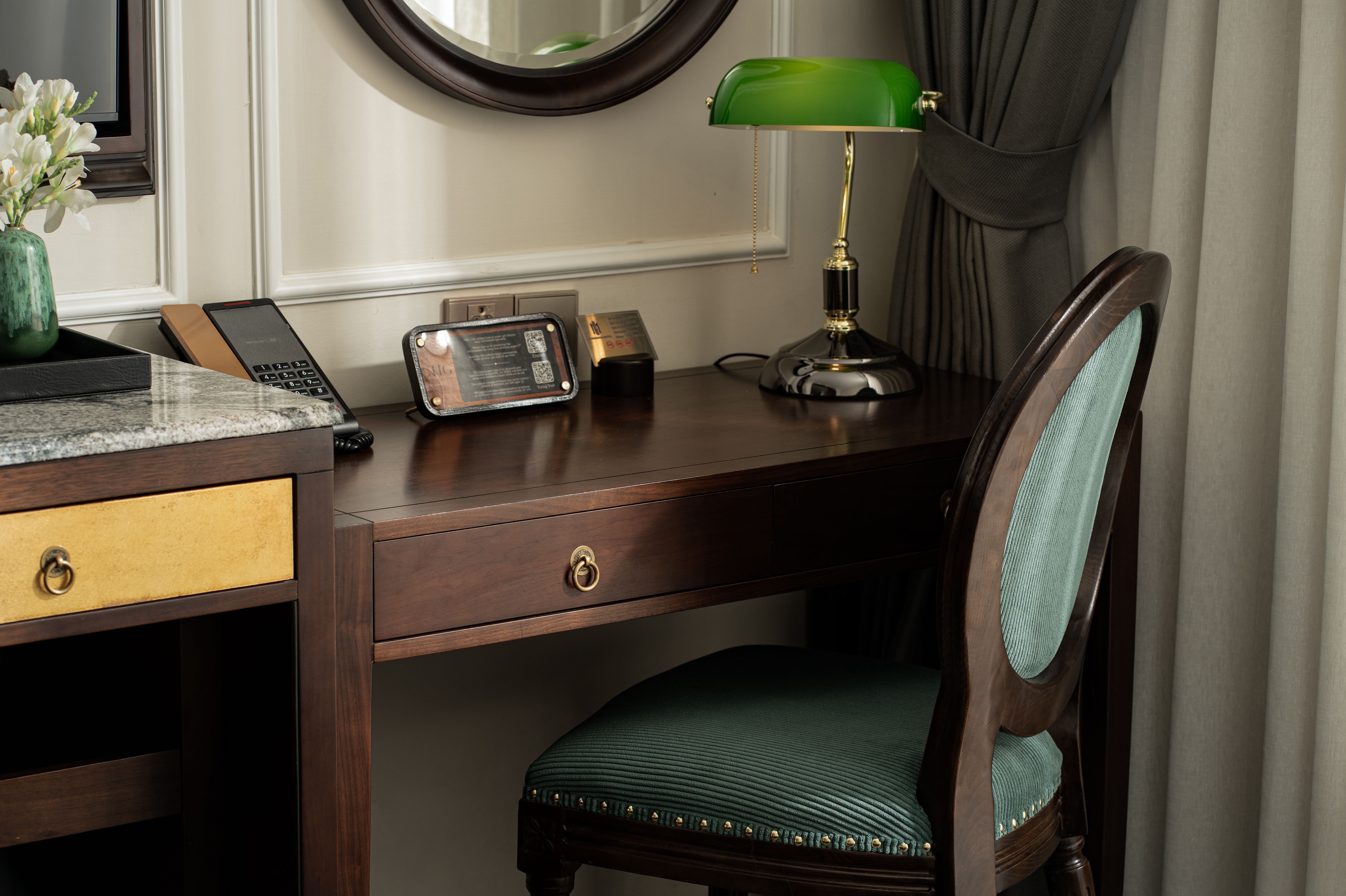 room detail thumbnail 2