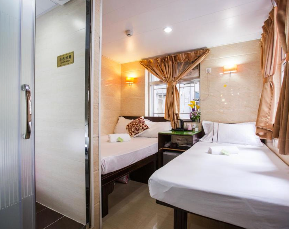 room detail thumbnail 1