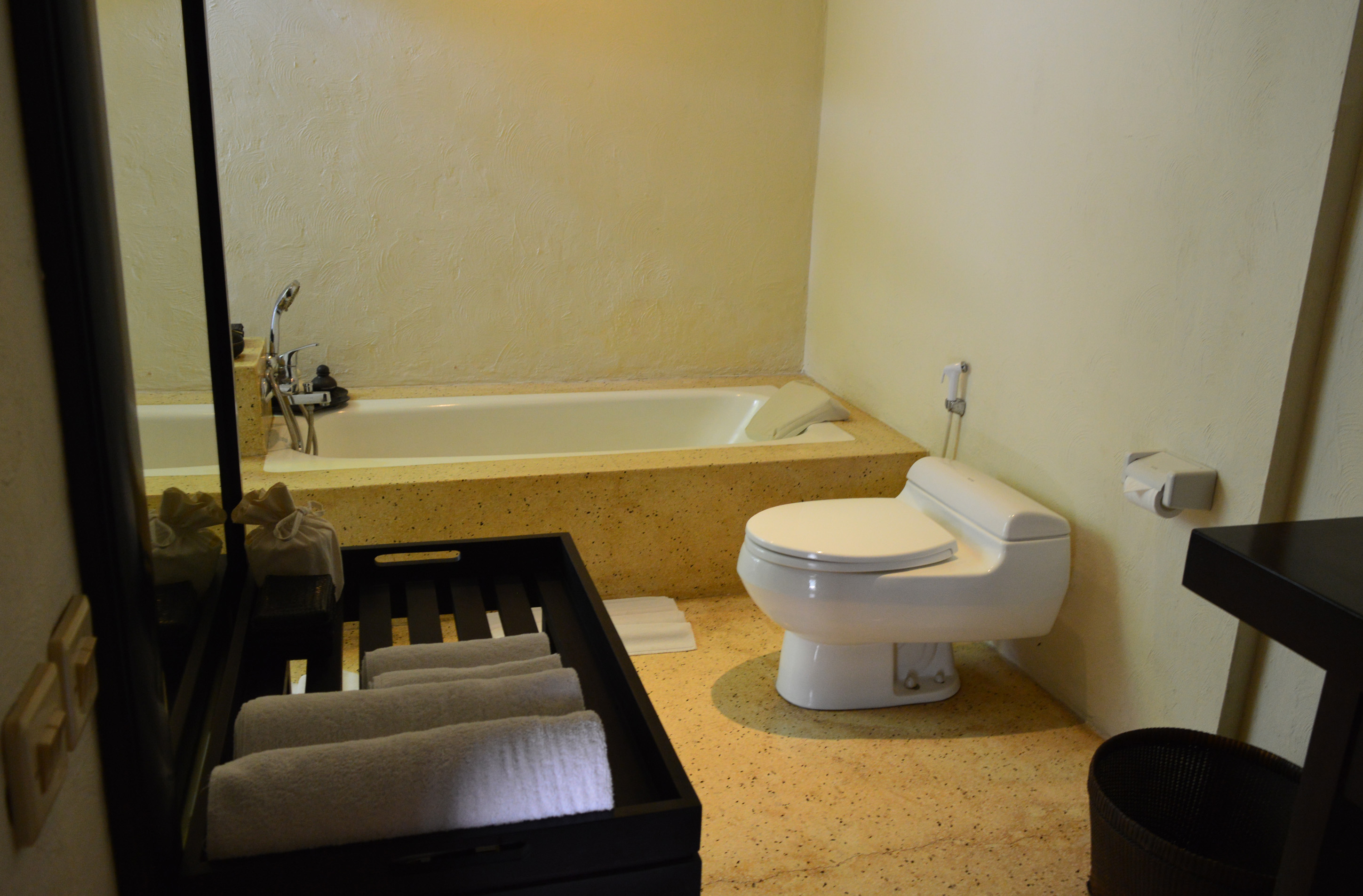 room detail thumbnail 2