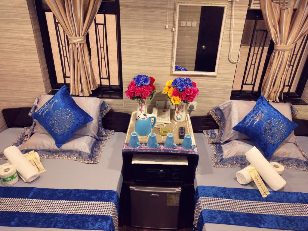 room detail thumbnail 1