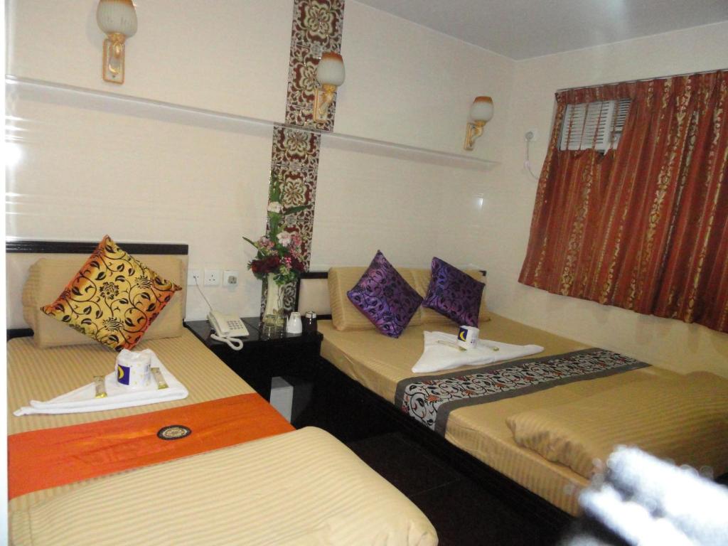 room detail thumbnail 2