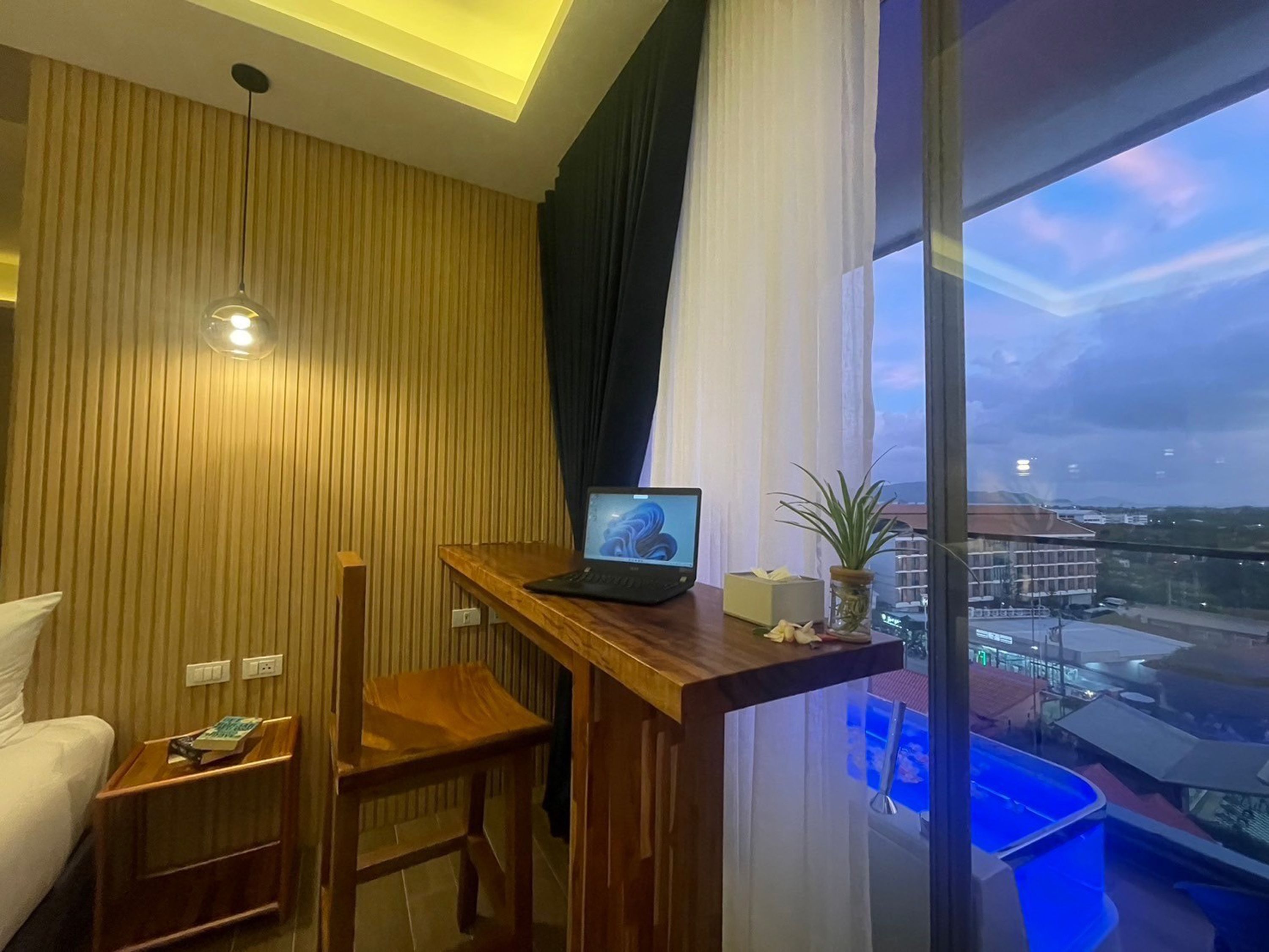 room detail thumbnail 1