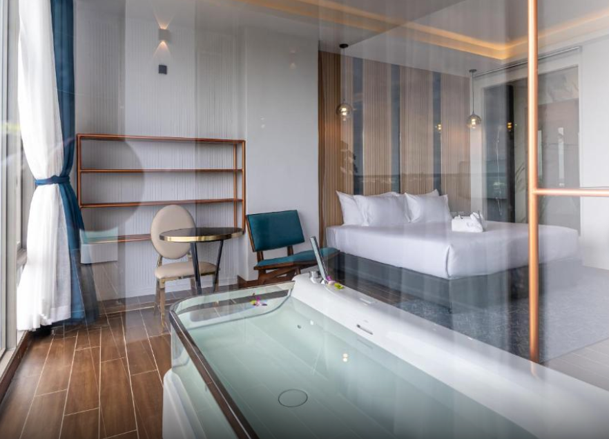 room detail thumbnail 2