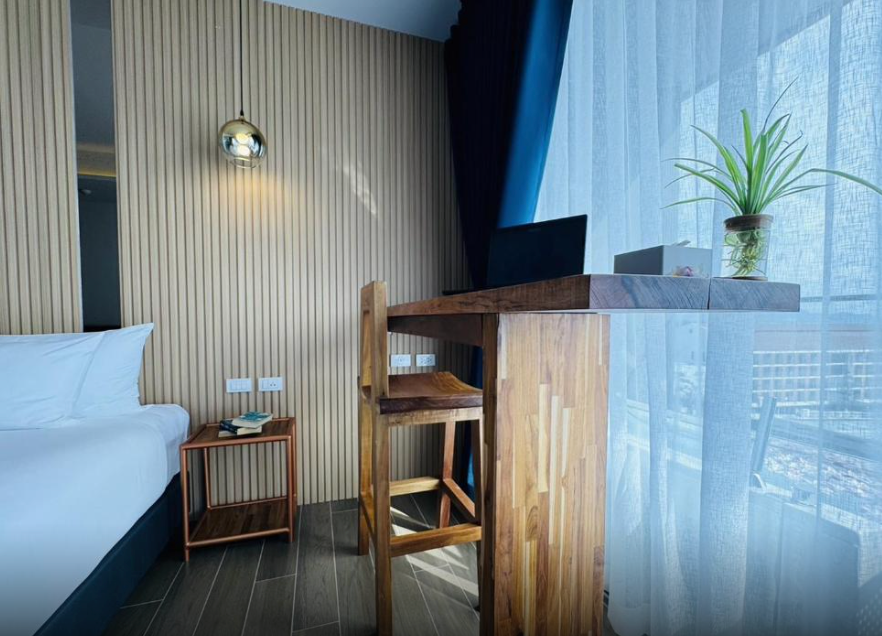 room detail thumbnail 2