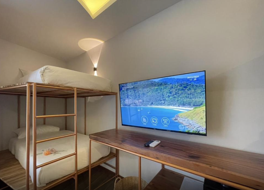 room detail thumbnail 1