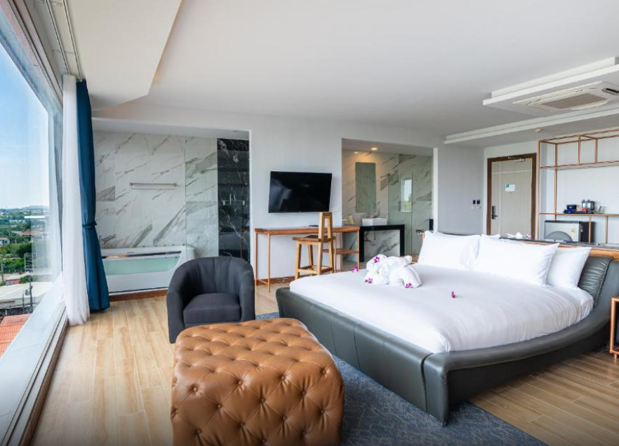 room detail thumbnail 2