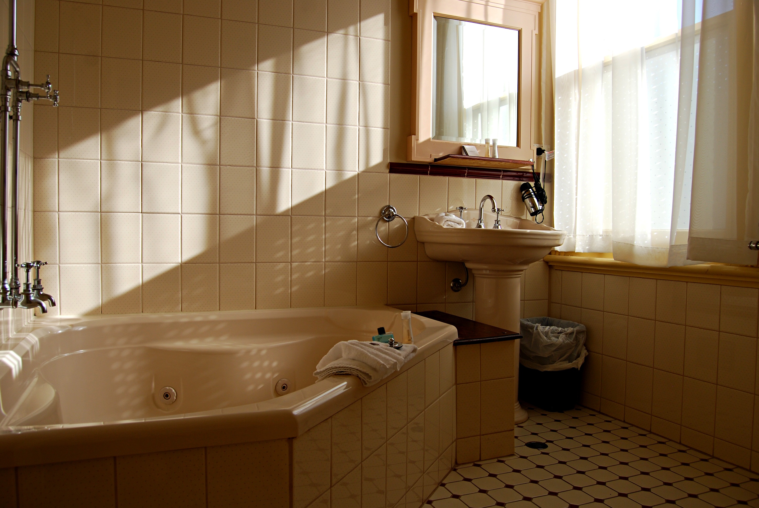 room detail thumbnail 2