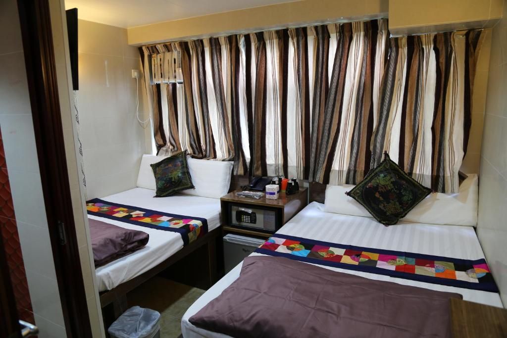 room detail thumbnail 2