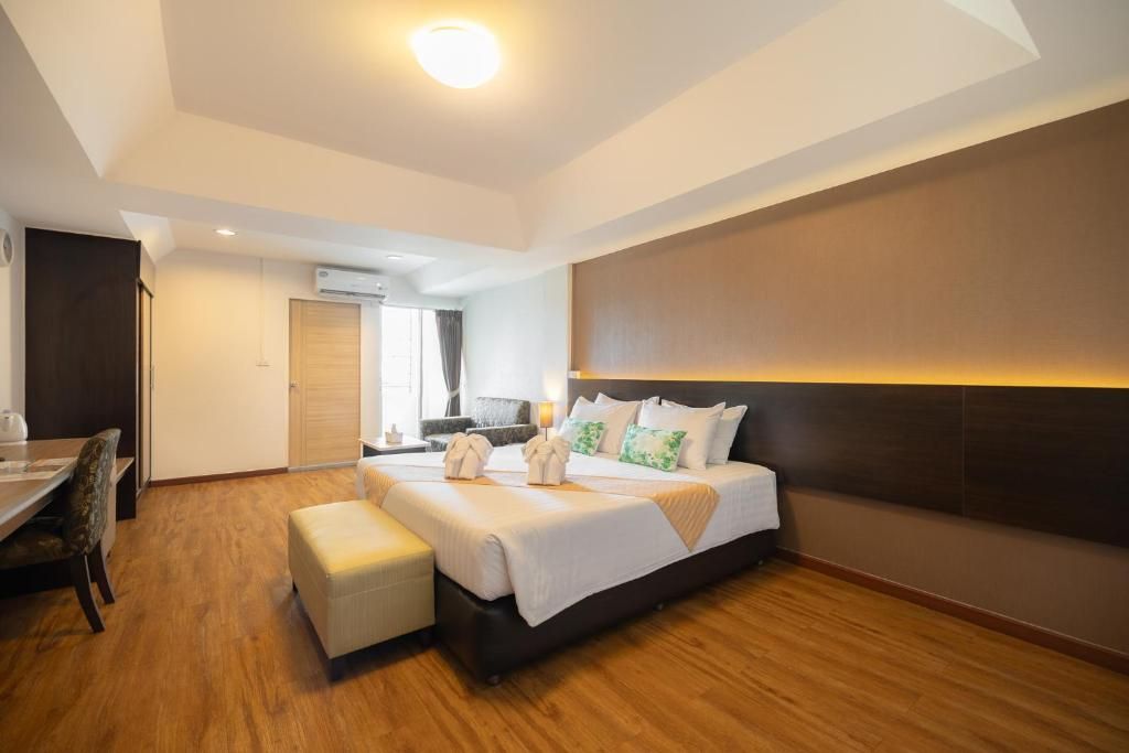room detail thumbnail 2
