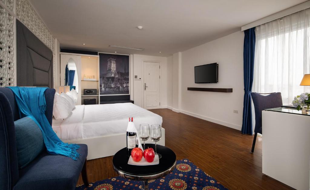 room detail thumbnail 2