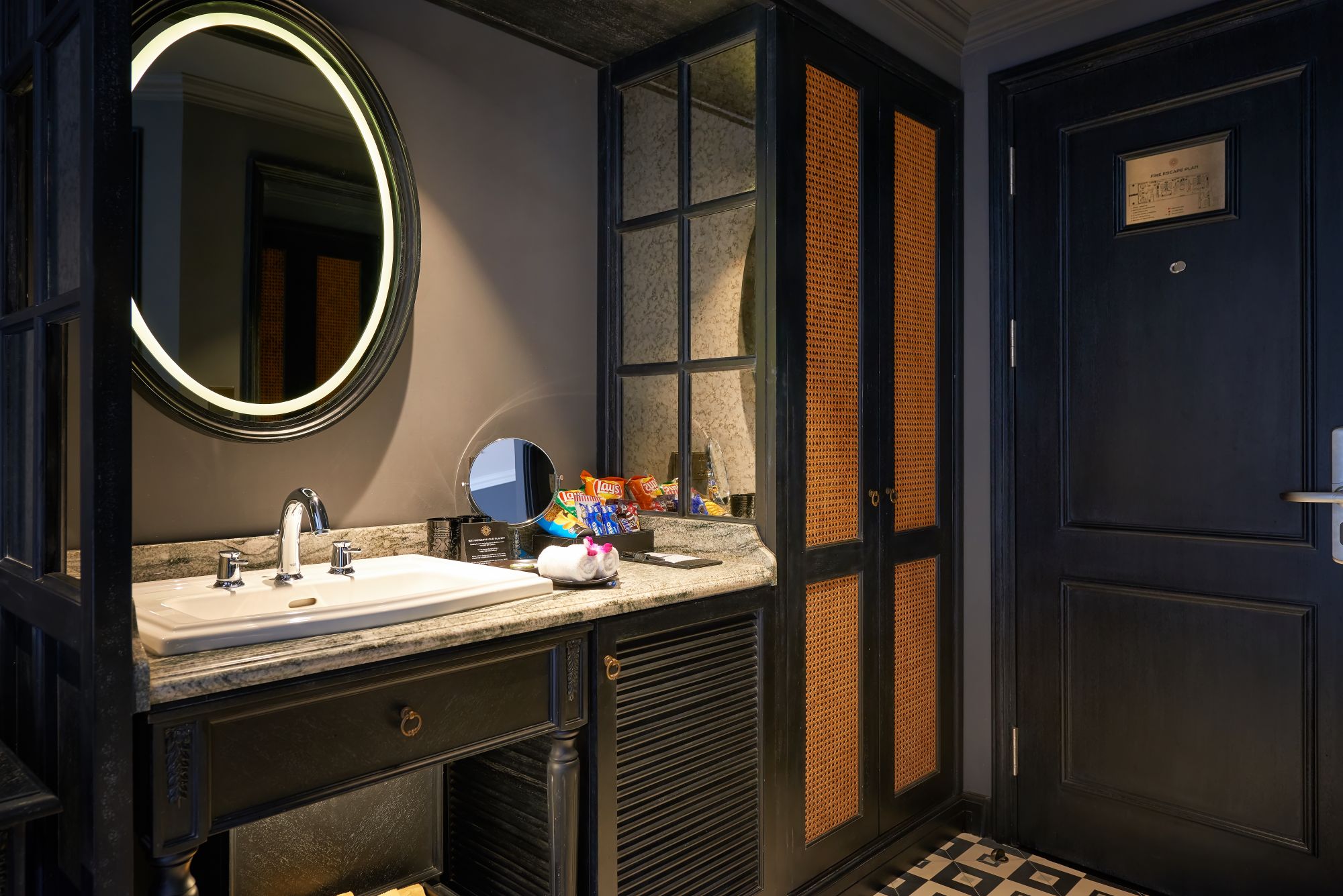 room detail thumbnail 1