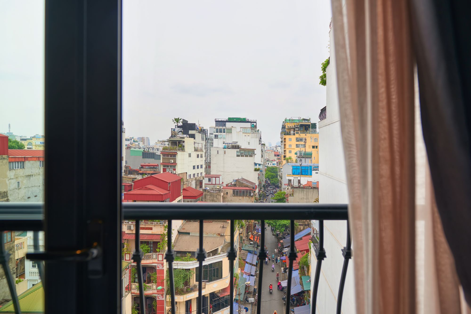 room detail thumbnail 2