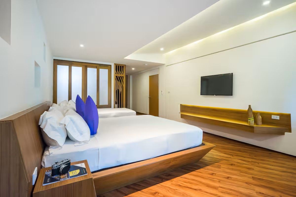 room detail thumbnail 1