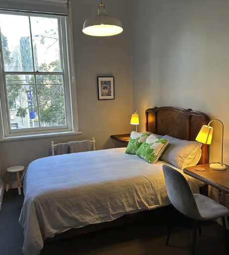 room detail thumbnail 2