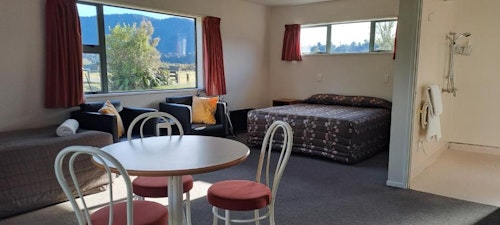 Glacier View Motel thumbnail
