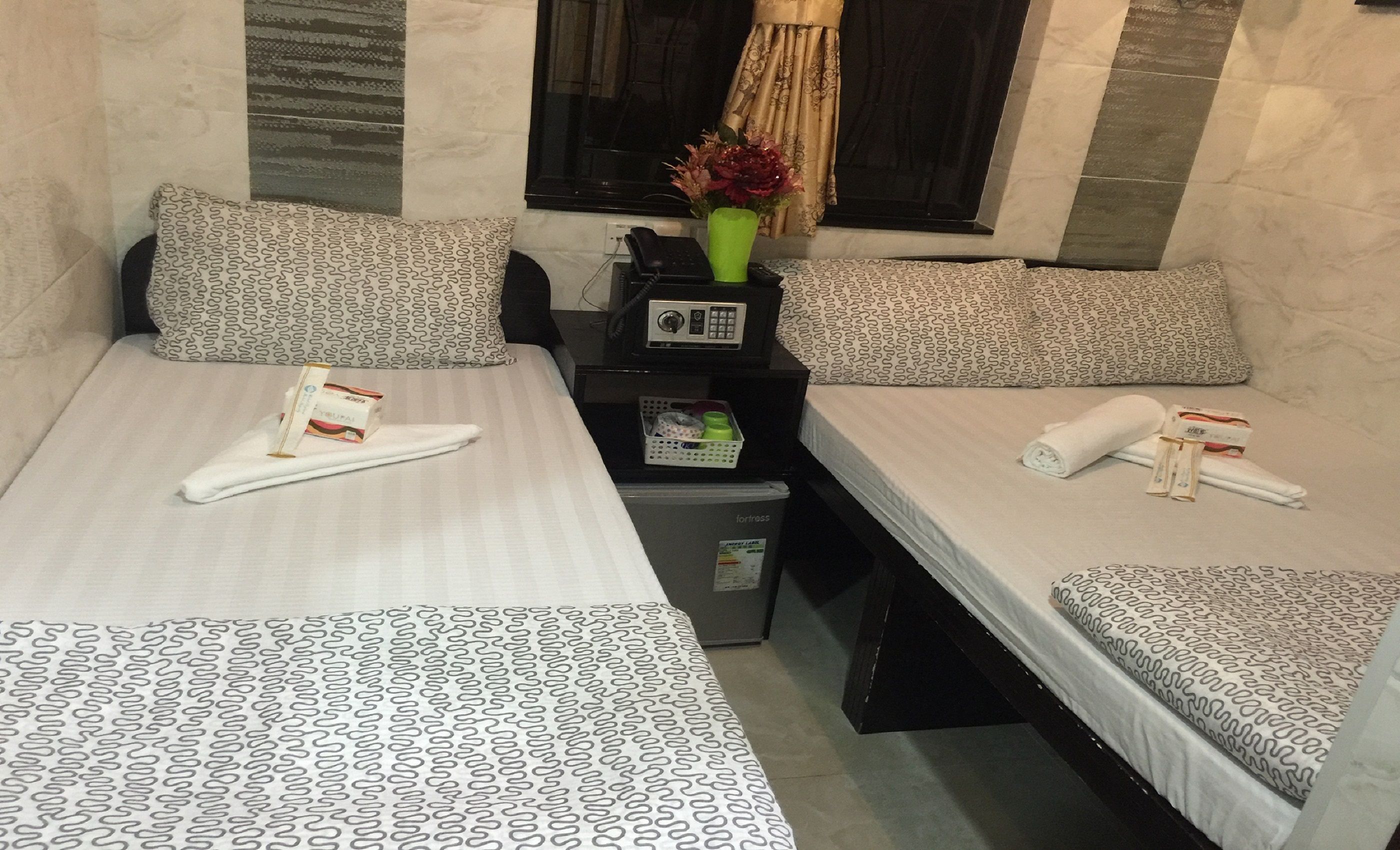 room detail thumbnail 0