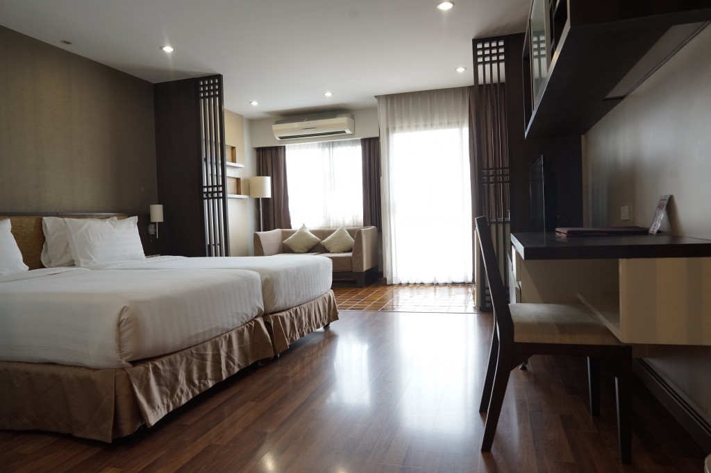 room detail thumbnail 2