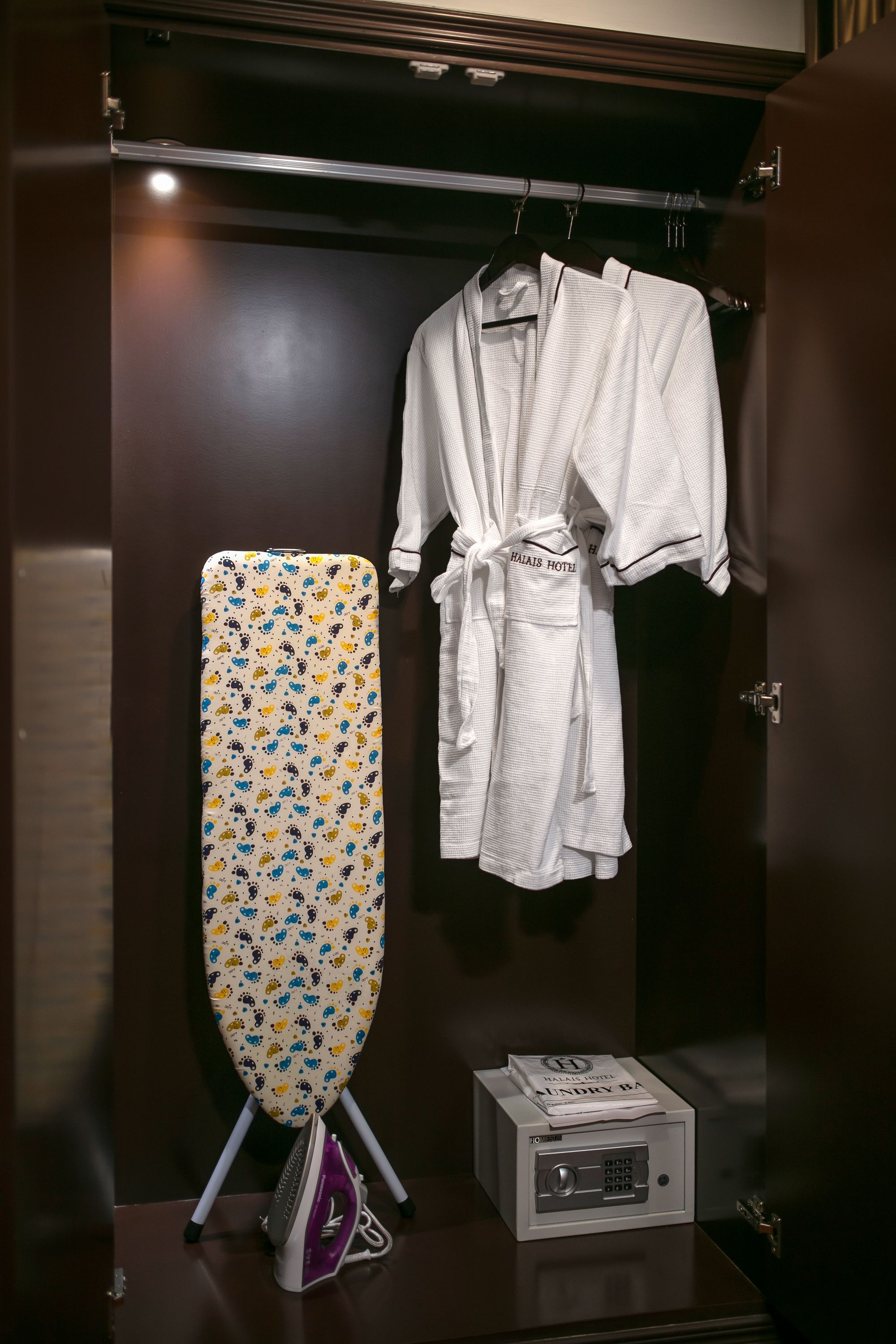 room detail thumbnail 2