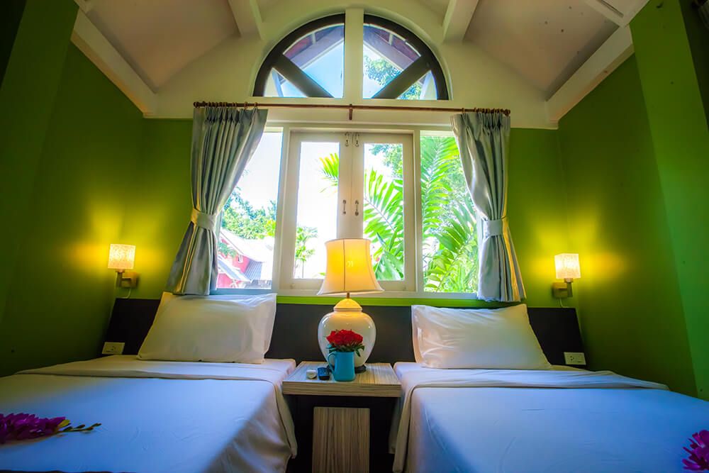 room detail thumbnail 2