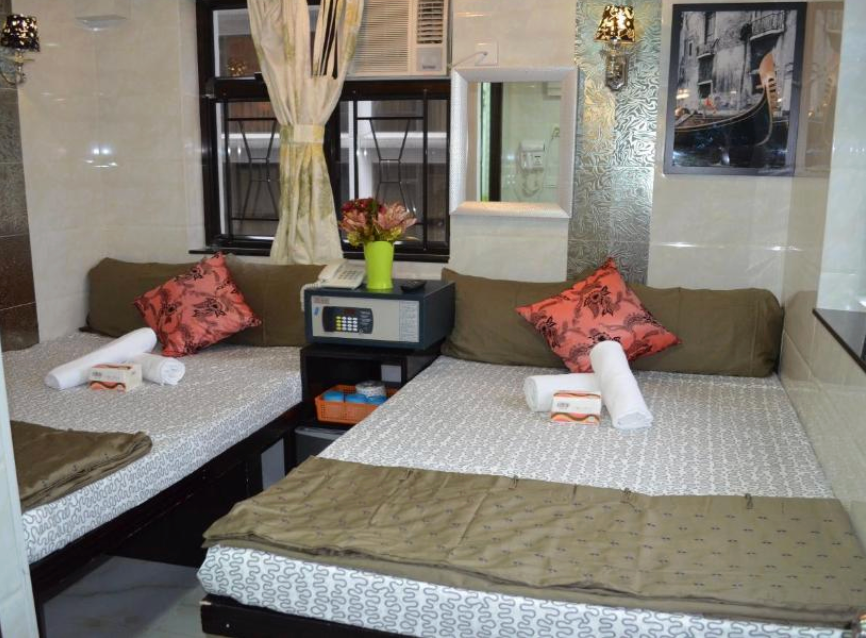 room detail thumbnail 1