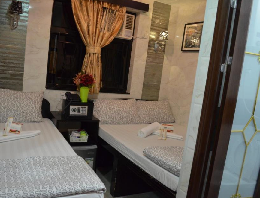 room detail thumbnail 2