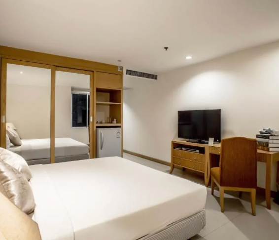 room detail thumbnail 1